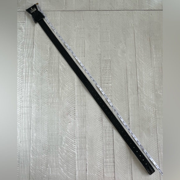 Anne Fontaine Women’s Glossy Croc-Embossed Leather Belt with Bow Style Buckle - Picture 7 of 12